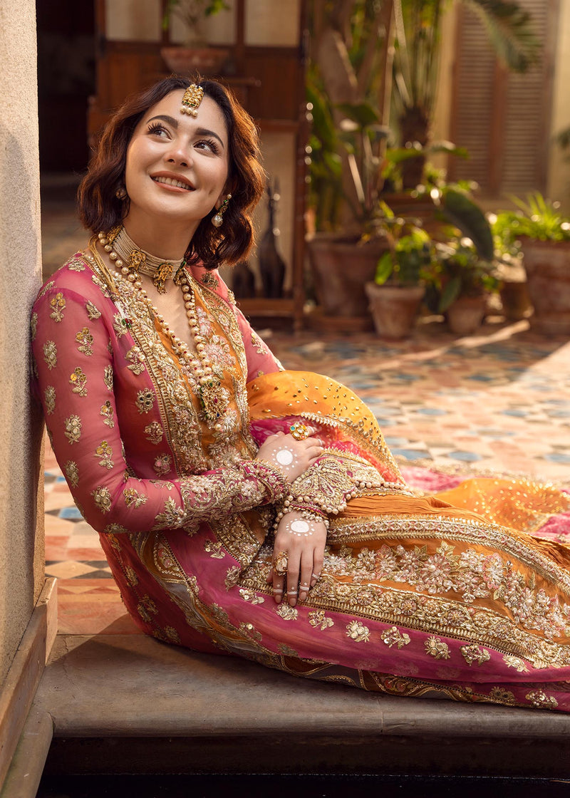 20+ Beautiful Brocade Shararas We Spotted For Your Upcoming Intimate  Wedding! | Pakistani mehndi dress, Mehndi dress, Mehendi outfits